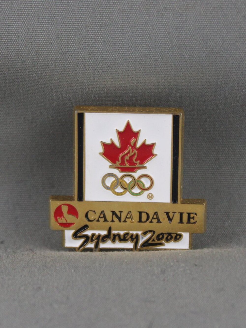 Team Canada Olympic Pin - Canada Vie Sponor Sydney 2000 - Stamped Pin